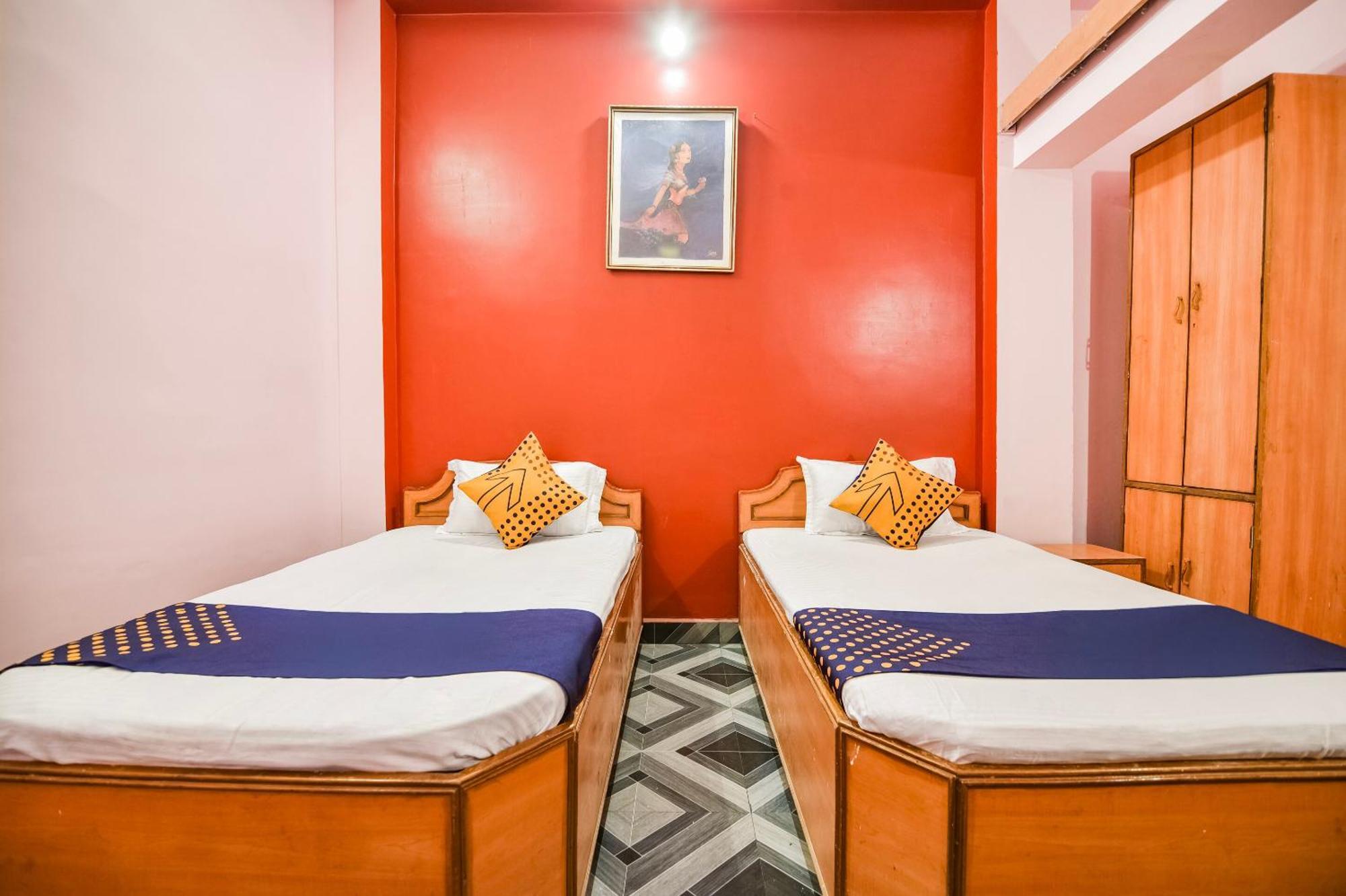 Spot On Hotel Midtown Gondia Exterior foto
