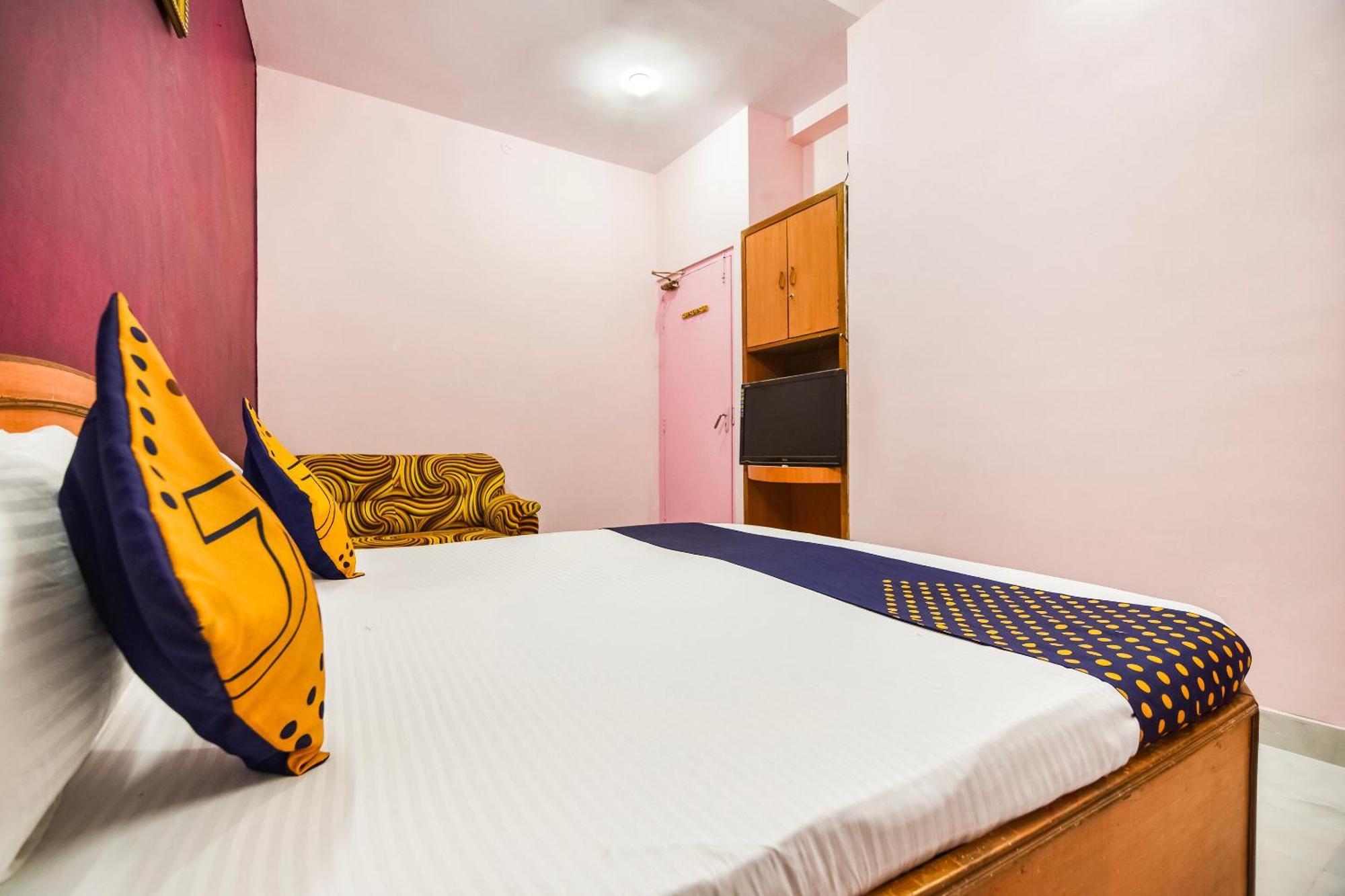 Spot On Hotel Midtown Gondia Exterior foto